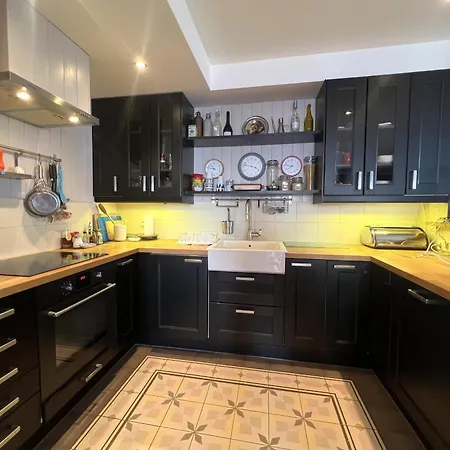 Apartment Marina Seafront By Homing Marbella